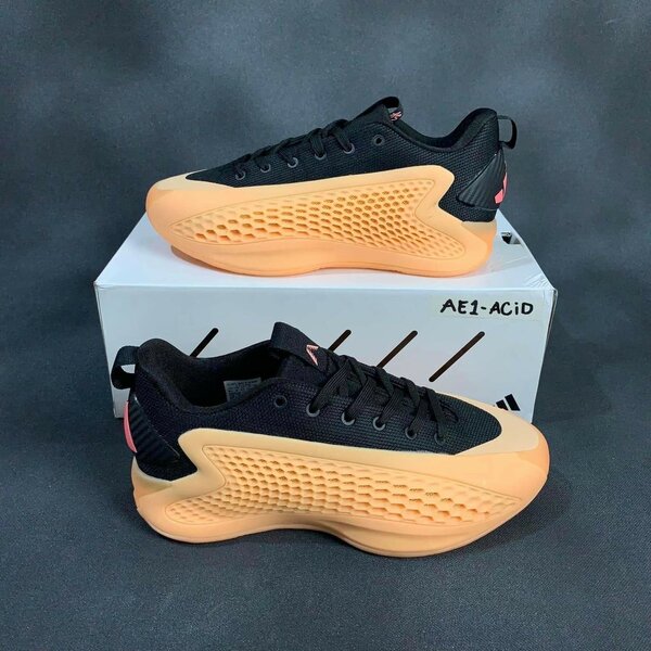 Adidas "Anthony Edwards 1 Low"    Dans carton et accessoires