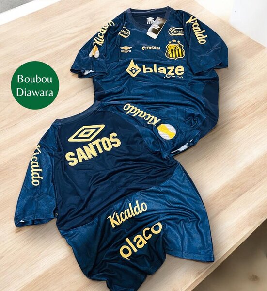 Maillots de football colorés