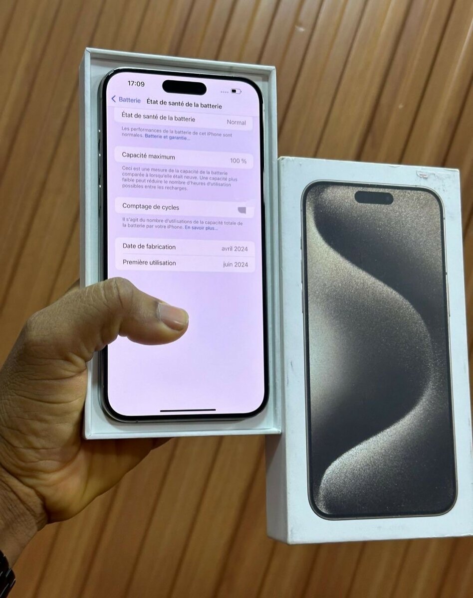 iPhone 15pro max vendu avec le coffre très propre