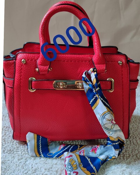 Sac à main rouge élégant