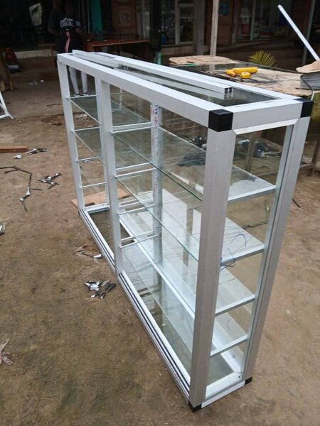 Vitrine en verre moderne