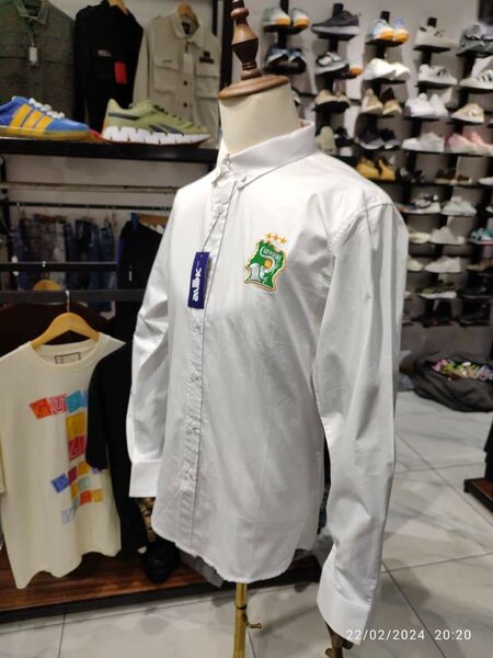 Chemise blanche logo sport