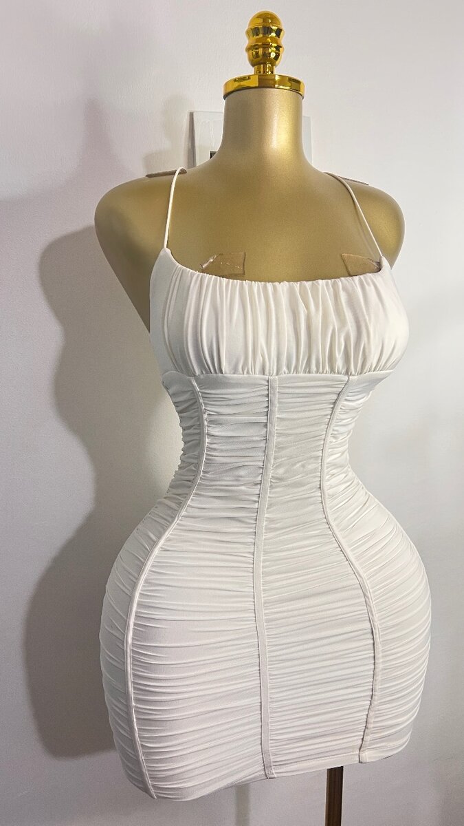 Robe blanche moulante élégante