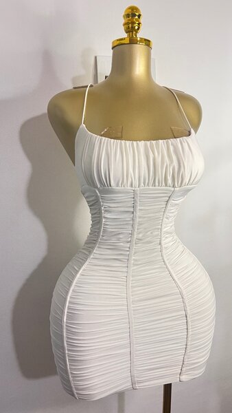 Robe blanche moulante élégante