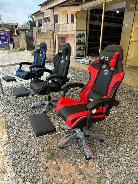Ergonomic Game Chair/ Swivel chair