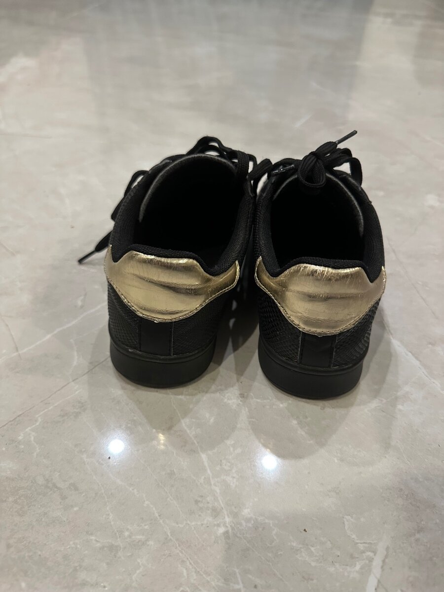 Women black sneakers