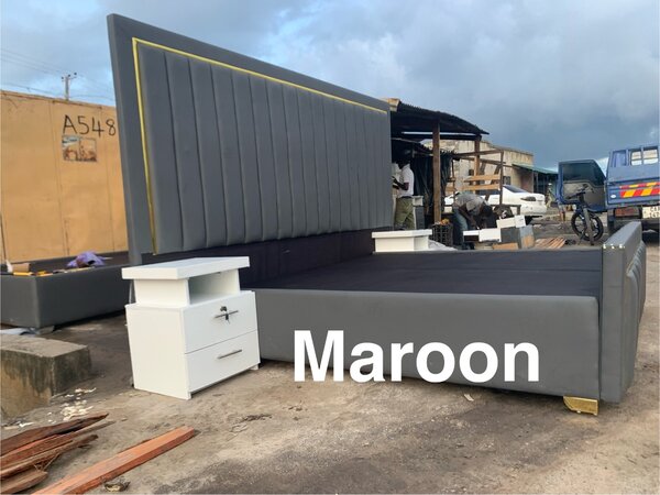 Bed, headboard and side drawers