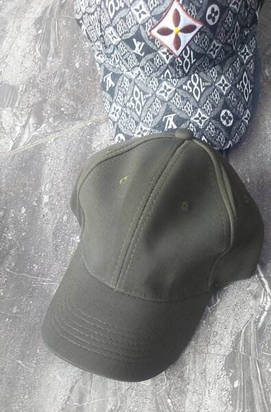 Casquette unie élégante