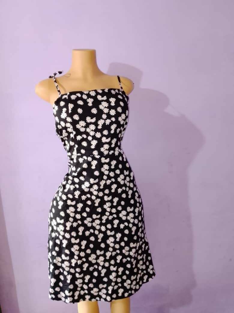 Robe féminine fleurie élégante