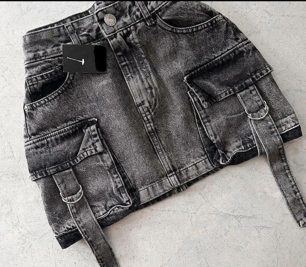 Jupe en jean cargo noire délavée