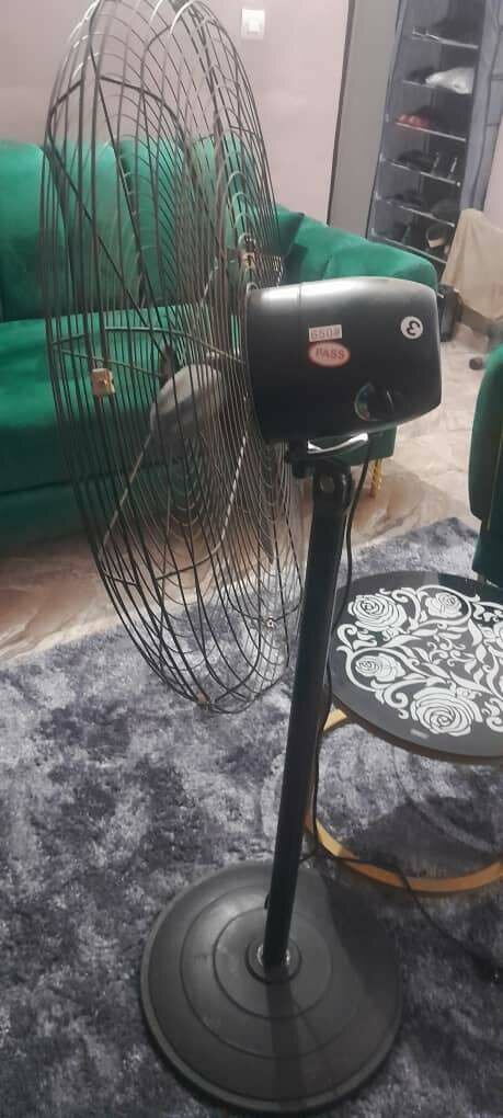 Ventilateur sur pied robuste