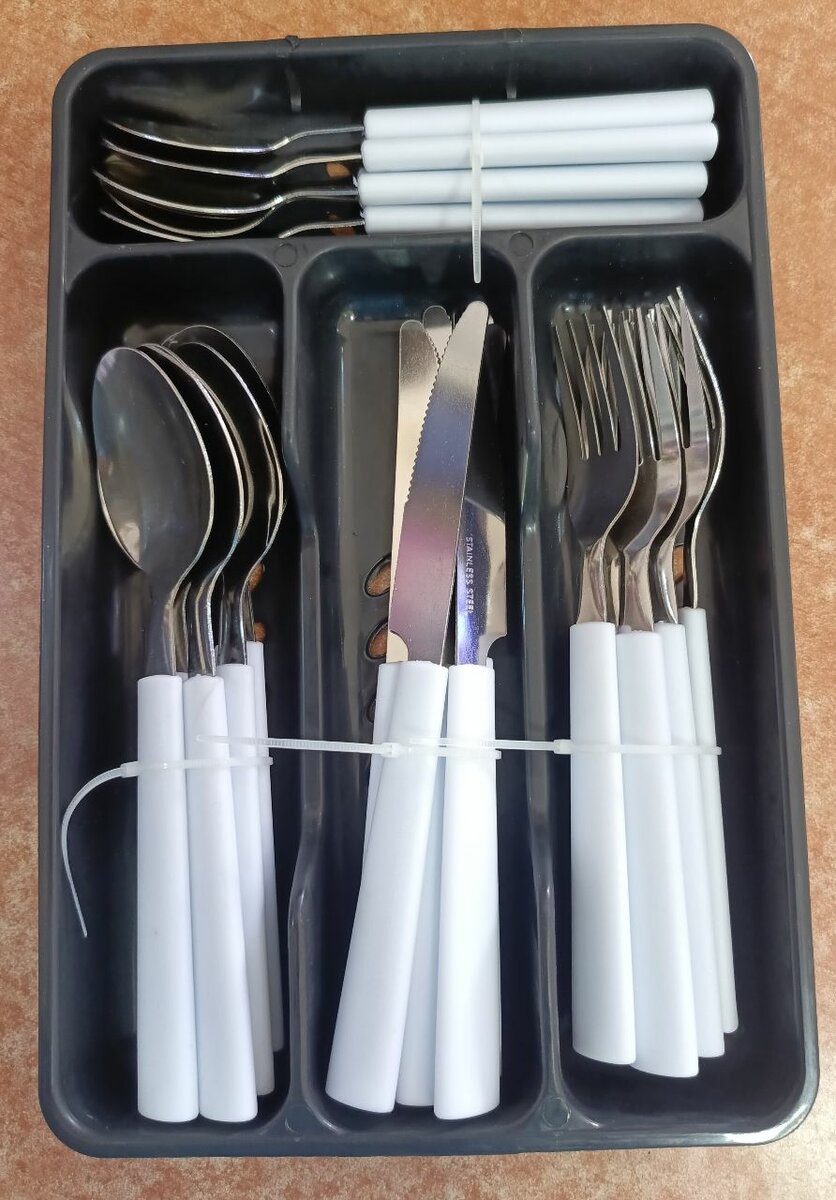 24 Pieces Cutlery Set