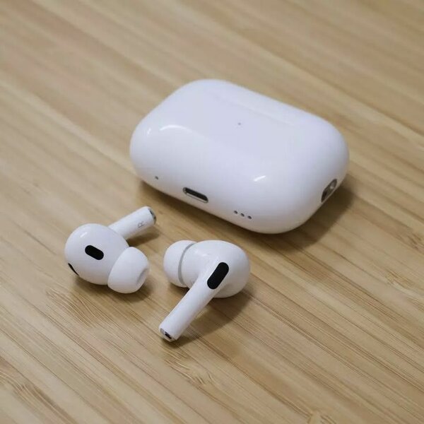 Airpods pro and pro 2