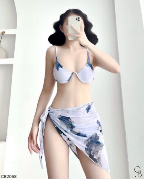 Bikini et paréo fleuri