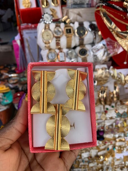 Boucle d’oreille et bague