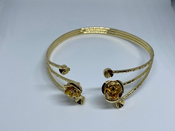 Bracelet doré élégance florale