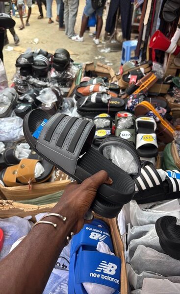 Claquettes confortables unisexes