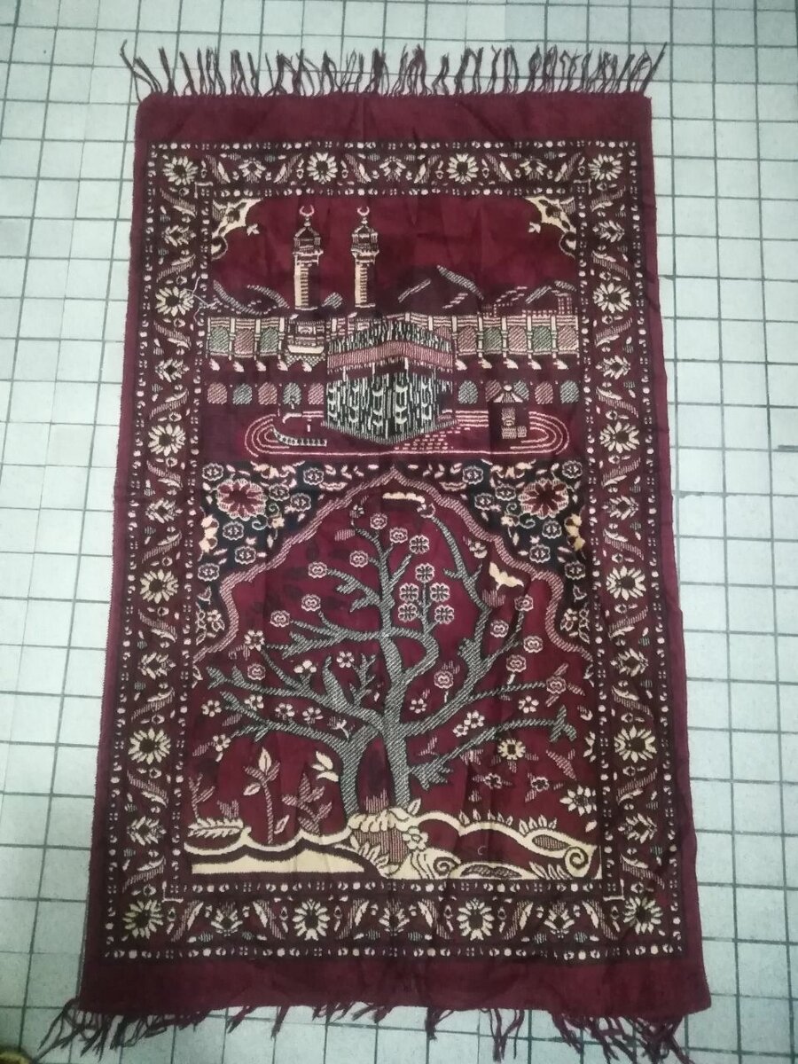 Tapis de prière décoratif en relief