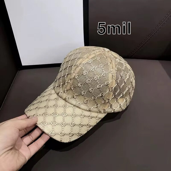 Casquette de luxe dorée