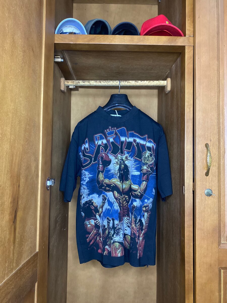 T-shirt graphique "Sainto" unisexe