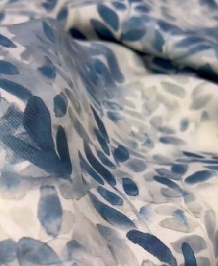 Красивая лёгкая и дышащая ткань Купра для пошива одежды