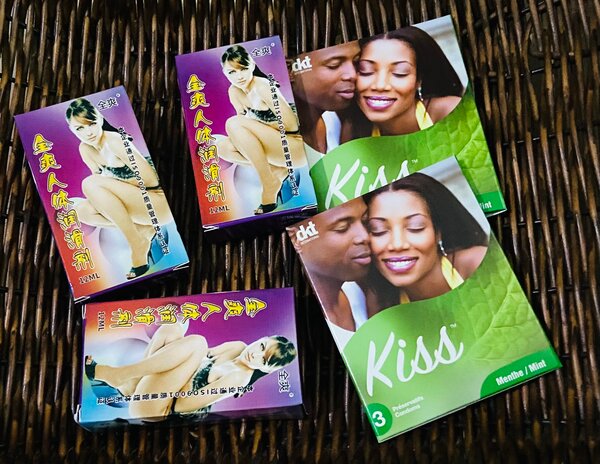 6 préservatifs + 3 lubrifiants