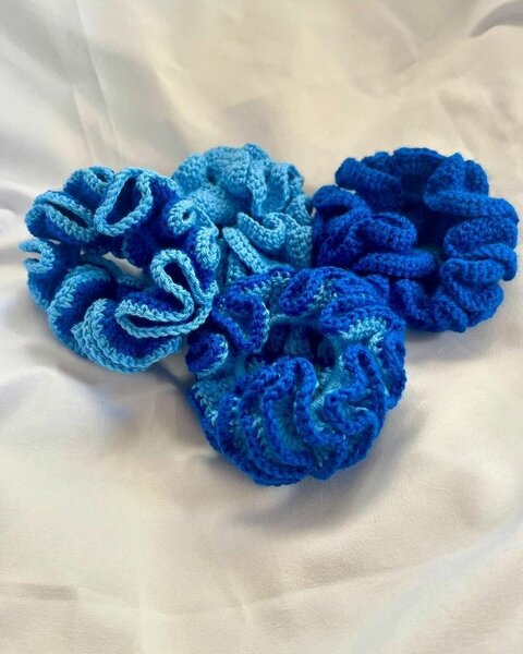 Chouchous bleus en crochet