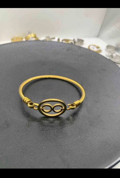 Bracelet en acier doré