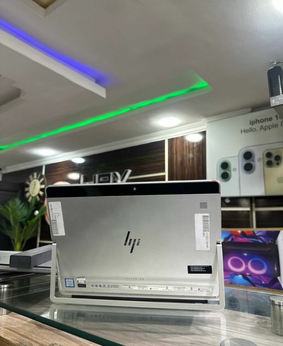 HP Elite X2 Core i7 8GB RAM 256gig