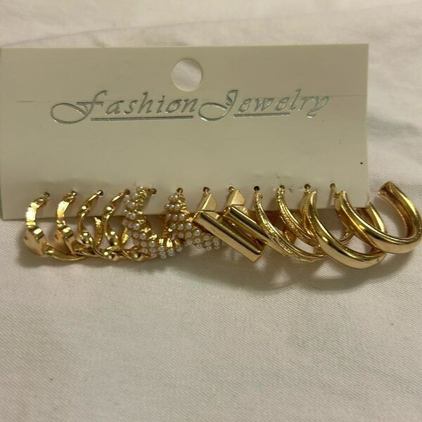 Lot de boucles d'oreilles dorées