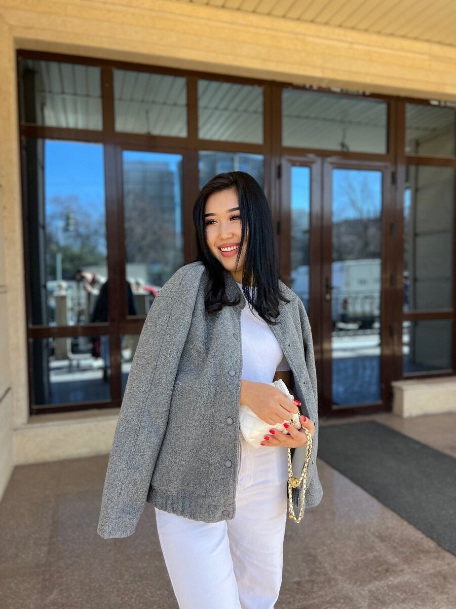 Шикарный бомбер новый