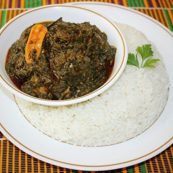 Plat du Riz avec Sauce