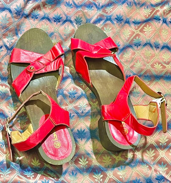 Sandales rouges élégantes