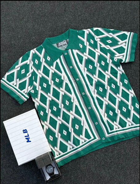 Chemise à motifs géométriques