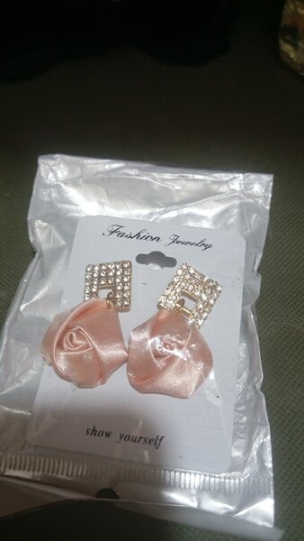 Boucles d'oreilles fleur rose