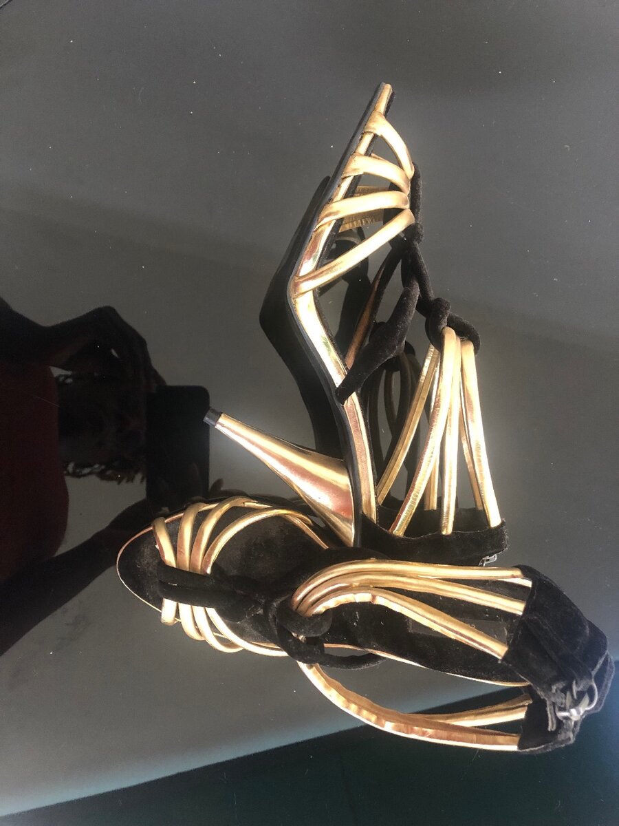 Sandales à talons dorées