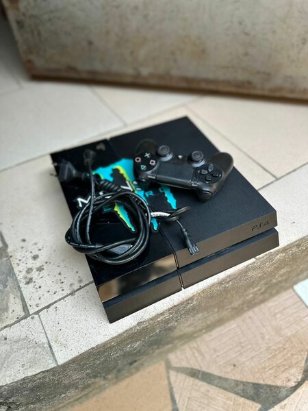 PS4 FAT cracké 1 tera 20 j eux