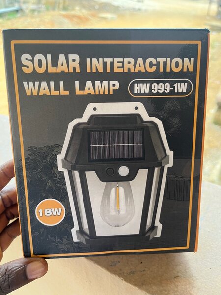 Lampe murale solaire extérieure