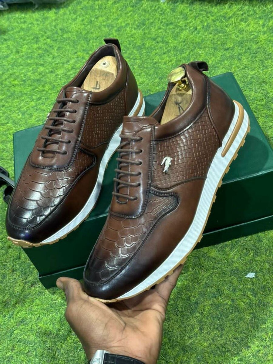 Chaussures en cuir élégantes homme