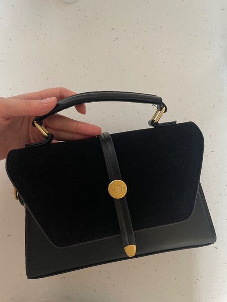 Наклонная сумочка