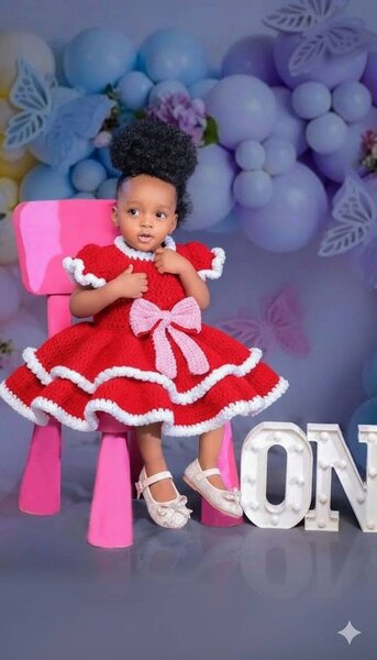 Robe bébé en tricot élégante