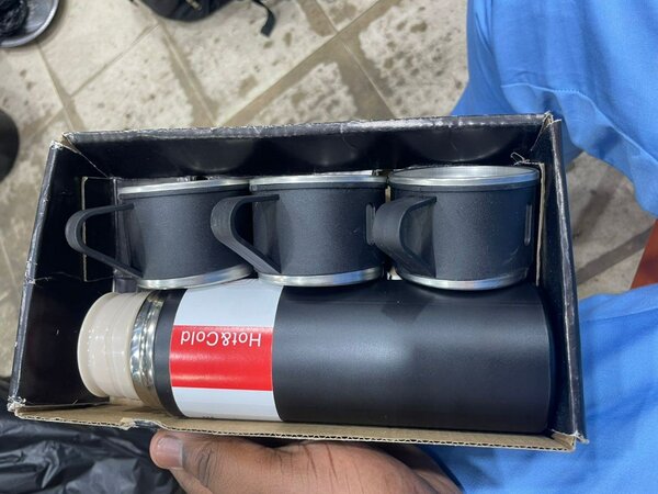 Thermos Isotherme avec Tasses