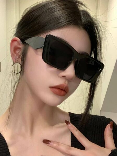 Lunettes de soleil carrées noires