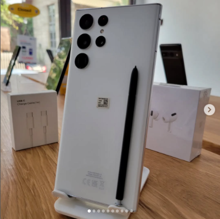 Samsung_Galaxy_S23_Ultra ( very neat )