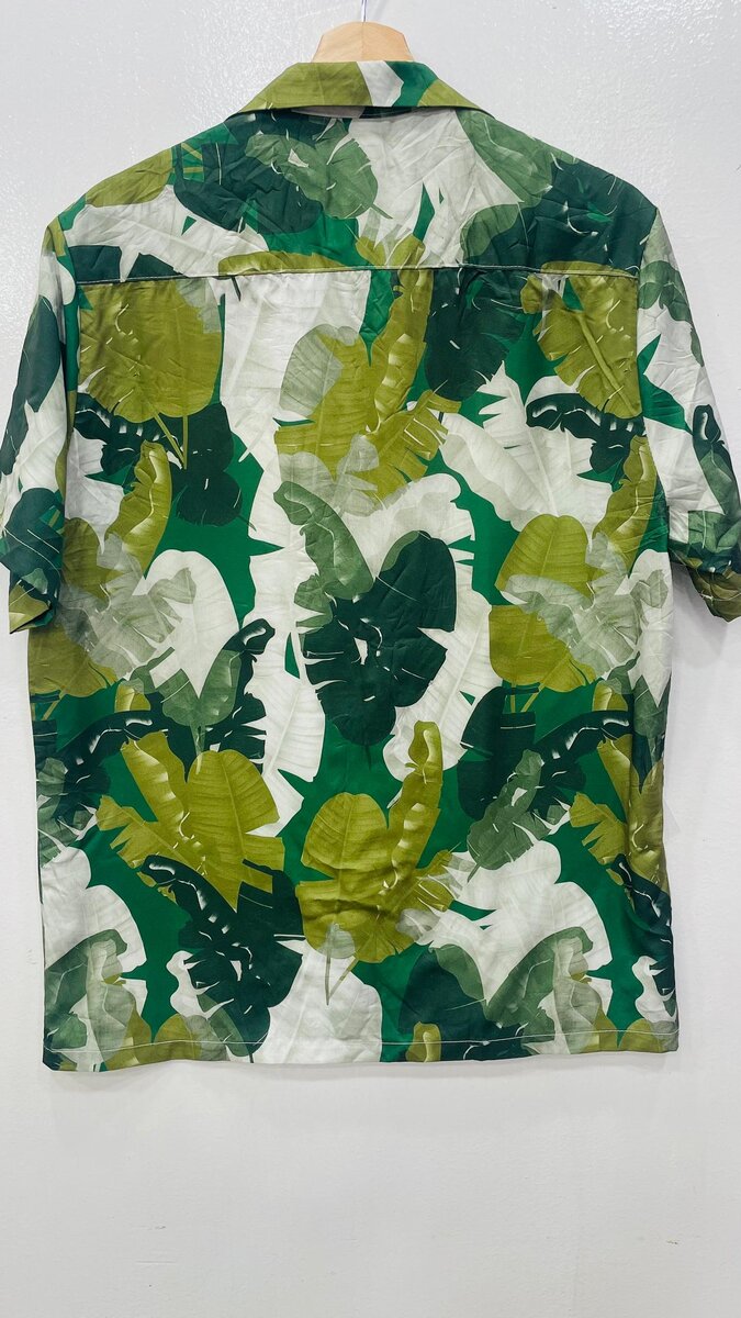 Chemise à motifs tropicaux