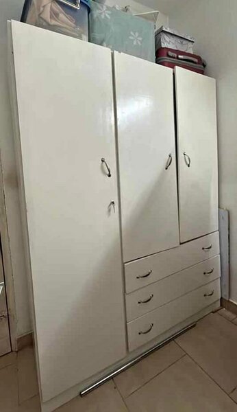 Armoire spacieuse blanche