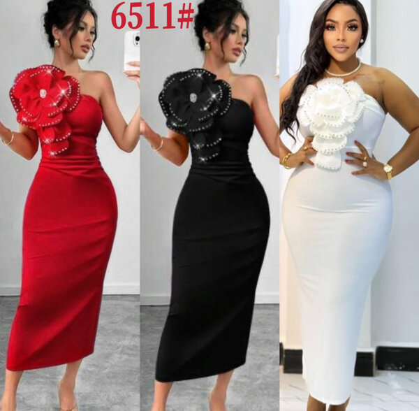 Robe élégante avec fleur