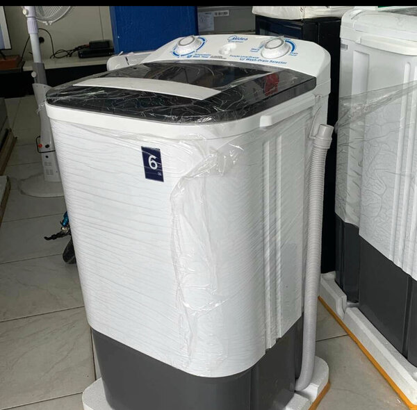 Machine à laver semi-automatique