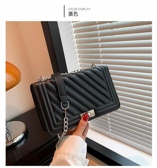 Stylish and fashionable women's bag black