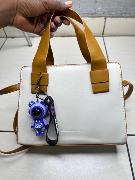 Sac à main élégant avec porte-clés